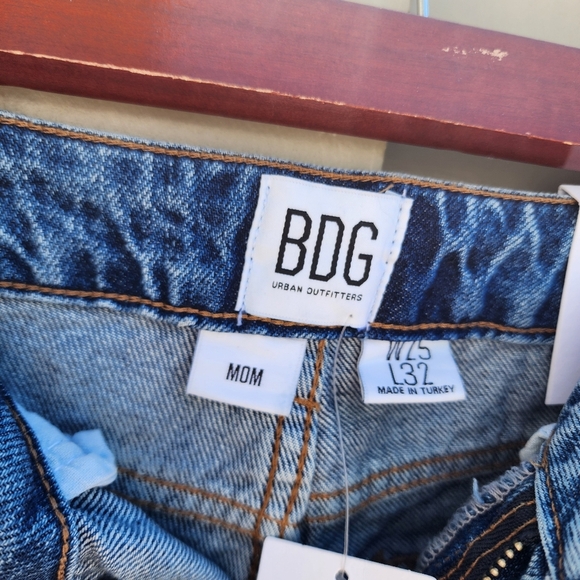 BDG Urban Outfitters Mom Blue Jeans Light Wash Pintuck Side Seams Cotton W25 L32 - Picture 5 of 8